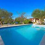 One-bedroom In Holiday home *