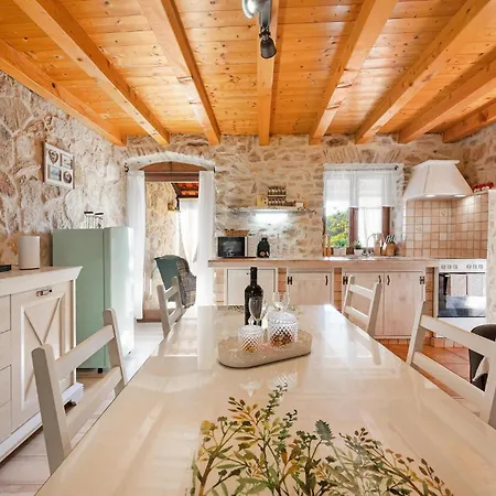 Holiday home One-bedroom In Konjevrate