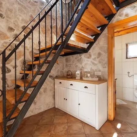 2 Bedroom Lovely In Konjevrate