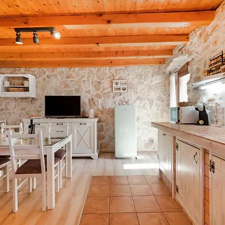 Nyaraló 2 Bedroom Lovely In