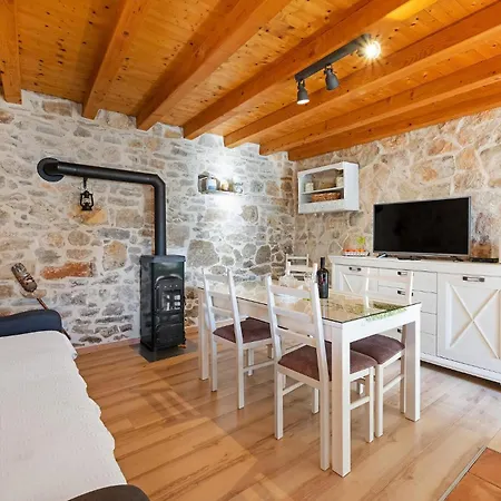 One-bedroom In Feriehus Konjevrate